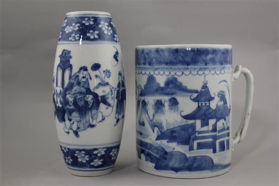 A Chinese export blue and white quart mug, and a blue and white vase, 19th century, 19.5cm